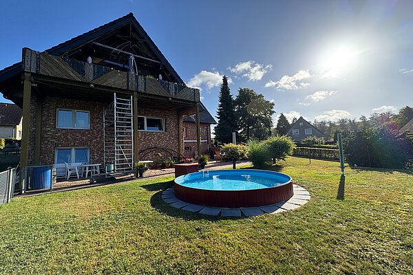 Garten mit Pool
