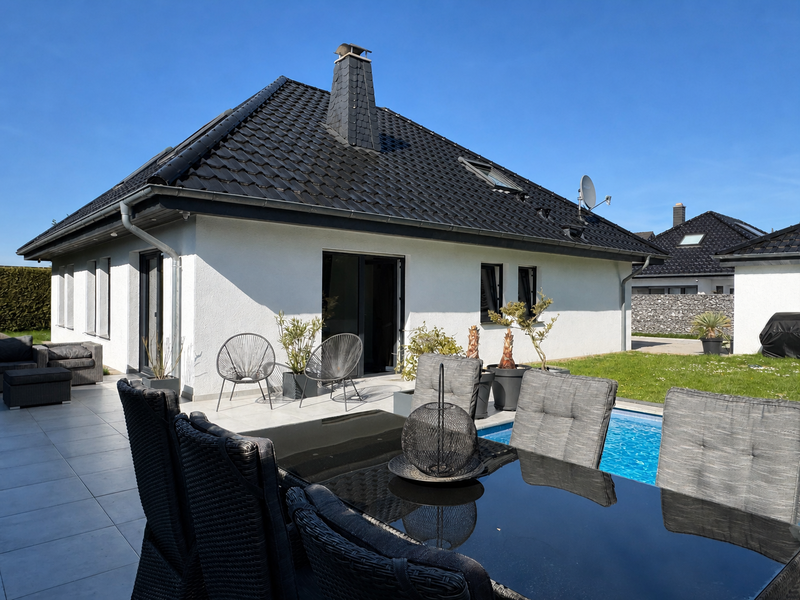 Terrasse mit Pool